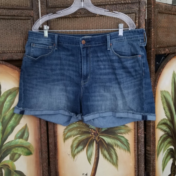 Levi's Pants - Levi's Cuffed SUPER stretch jean shorts